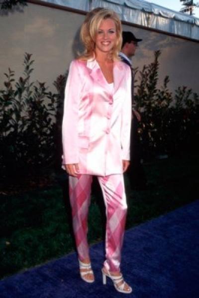 Самые экстравагантные наряды звезд за всю историю MTV