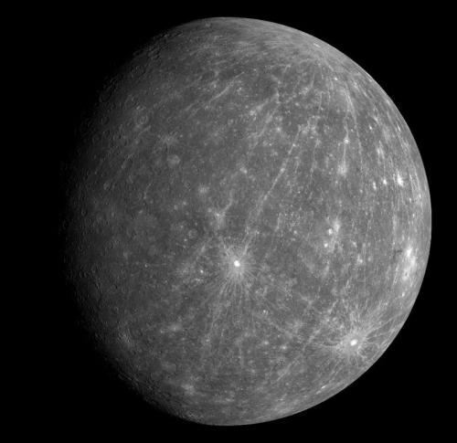 NASA опубликовала снимки Меркурия с его орбиты