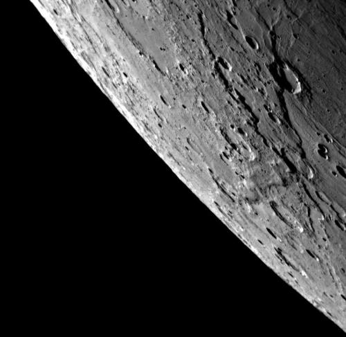 NASA опубликовала снимки Меркурия с его орбиты