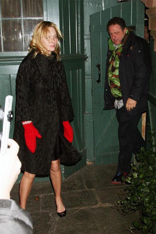 Ума Турман уже начала отмечать Рождество