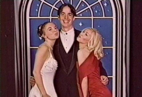 Фотографии знаменитостей с выпускного вечера