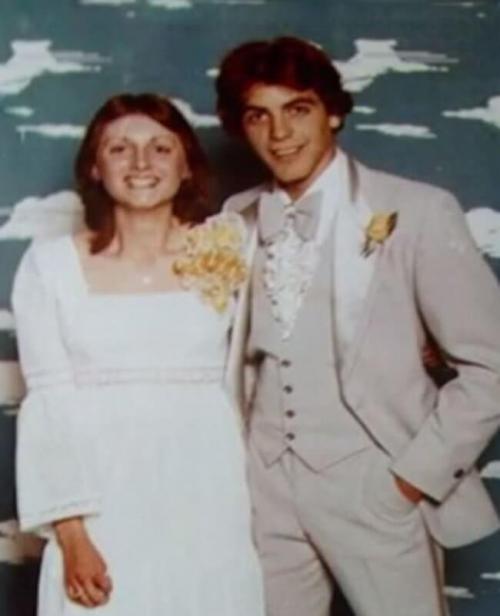 Фотографии знаменитостей с выпускного вечера