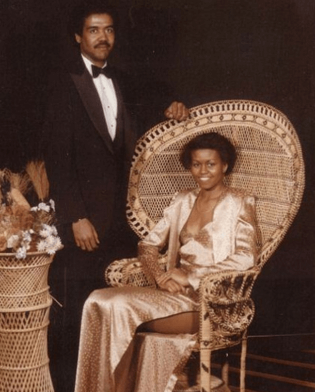 Фотографии знаменитостей с выпускного вечера