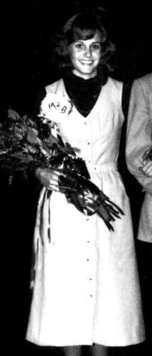 Фотографии знаменитостей с выпускного вечера