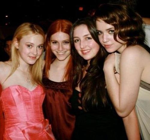 Фотографии знаменитостей с выпускного вечера