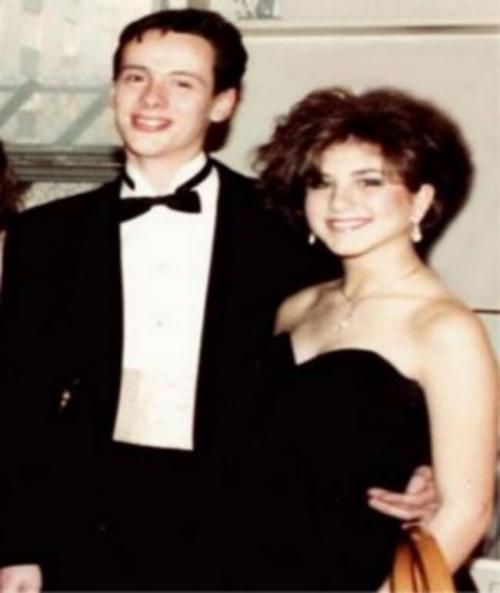 Фотографии знаменитостей с выпускного вечера