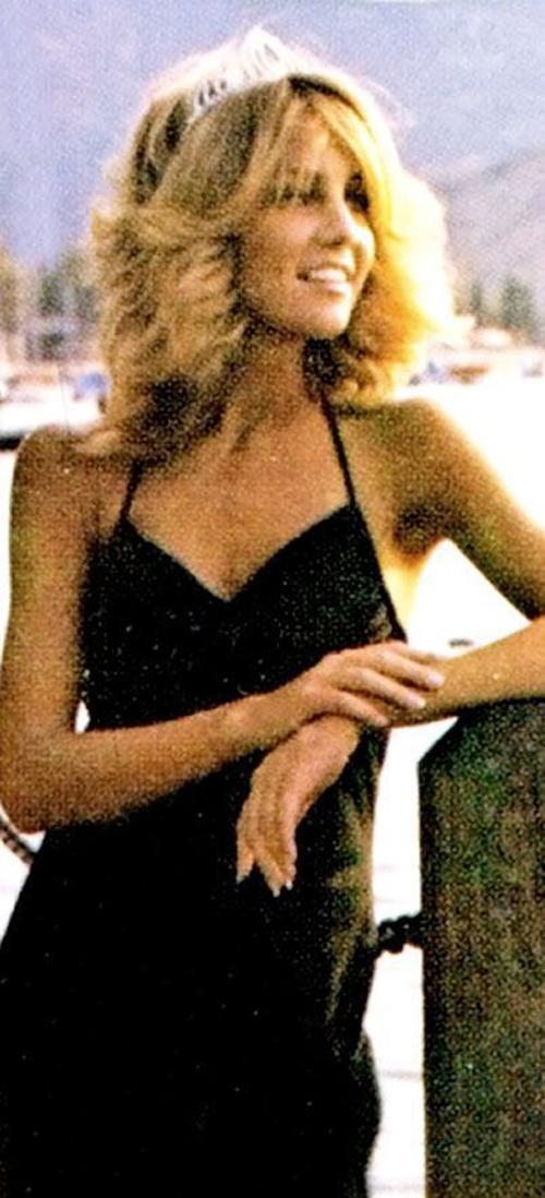 Фотографии знаменитостей с выпускного вечера