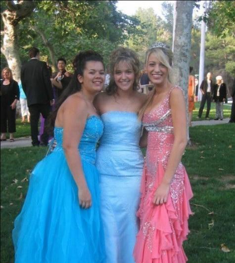 Фотографии знаменитостей с выпускного вечера