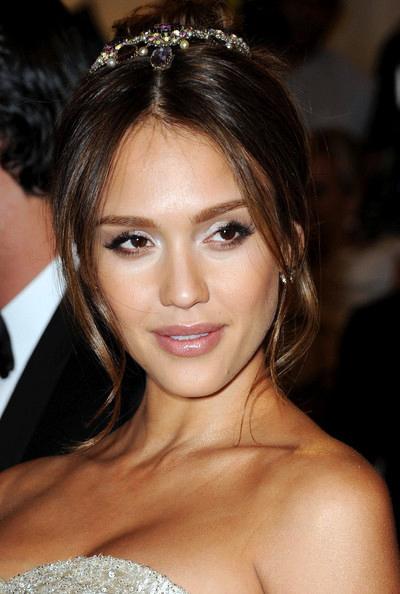 Косметологи раскрыли секреты идеальной кожи звезд