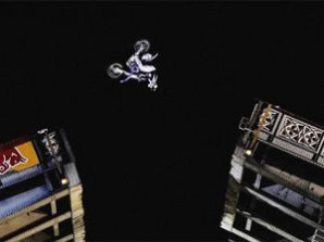 Каскадёр исполнил сальто над Тауэрским мостом