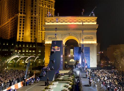 Каскадёр исполнил сальто над Тауэрским мостом