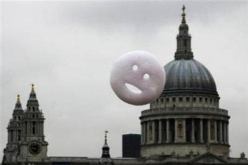 Улыбающиеся облака летали над Лондоном