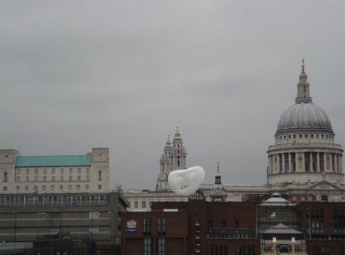 Улыбающиеся облака летали над Лондоном