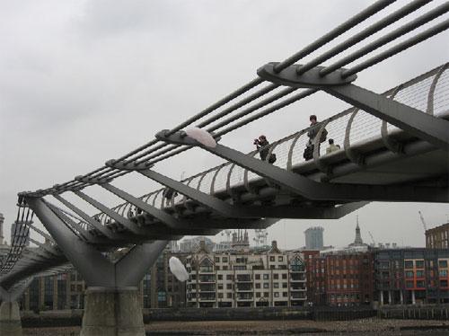 Улыбающиеся облака летали над Лондоном