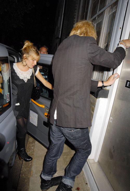 Сиенна Миллер окончательно спилась