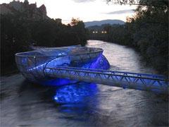 Виртуальный мост "родил" остров посреди реки