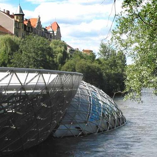 Виртуальный мост "родил" остров посреди реки