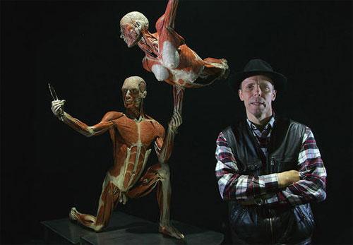 Пластинатор Гюнтер фон Хагенс преподнёс «рождественский  сюрприз»