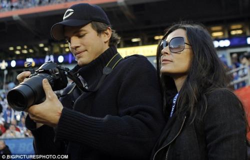 Джоли и Питт целовались на глазах у целого стадиона