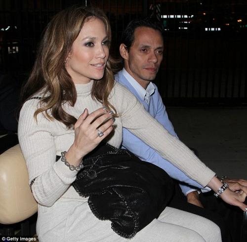 Джоли и Питт целовались на глазах у целого стадиона