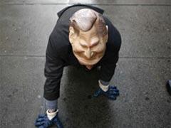 Буша с удовольствием пинали под зад