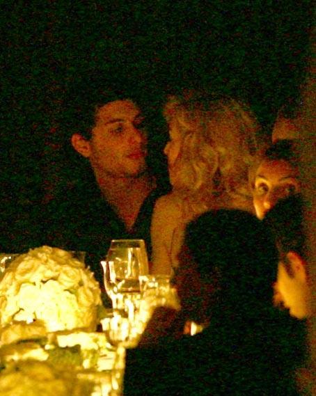 Мадонна отметила 51 день рождения с Иисусом