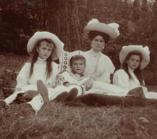 Редкие фотографии царской семьи из архива подруги императрицы