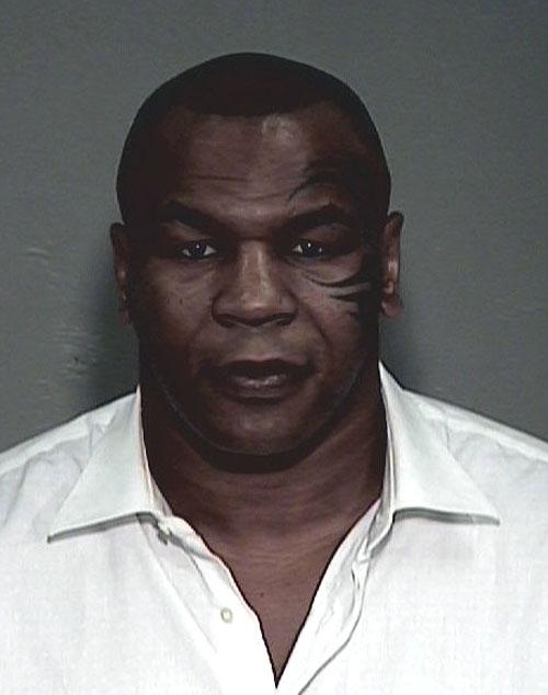 Преступные и знаменитые: за что попадают за решетку звезды