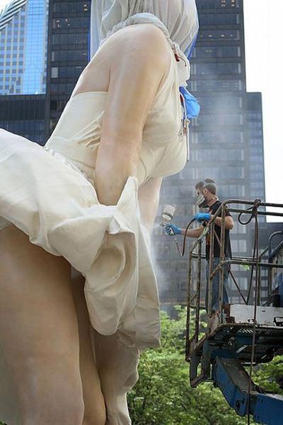 В США открыли памятник Мерилин Монро