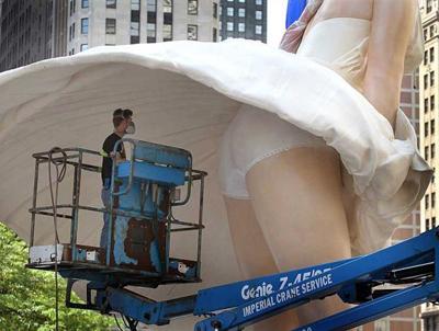 В США открыли памятник Мерилин Монро