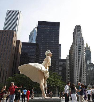 В США открыли памятник Мерилин Монро