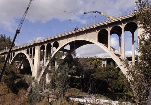 Джим Керри сиганул с «моста самоубийц»