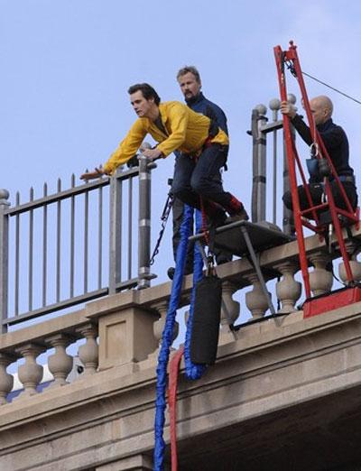 Джим Керри сиганул с «моста самоубийц»