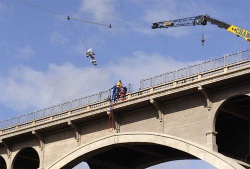 Джим Керри сиганул с «моста самоубийц»