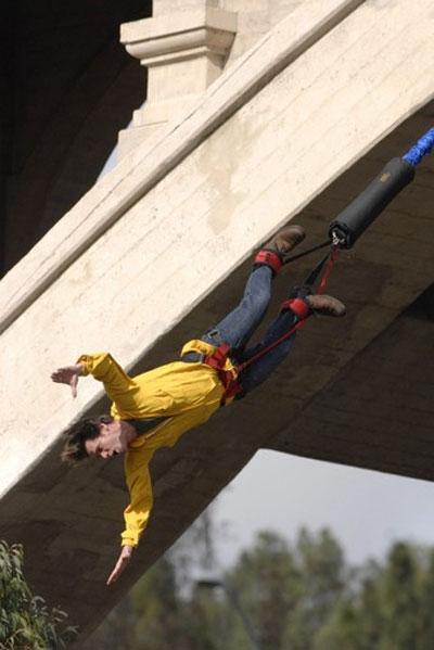 Джим Керри сиганул с «моста самоубийц»