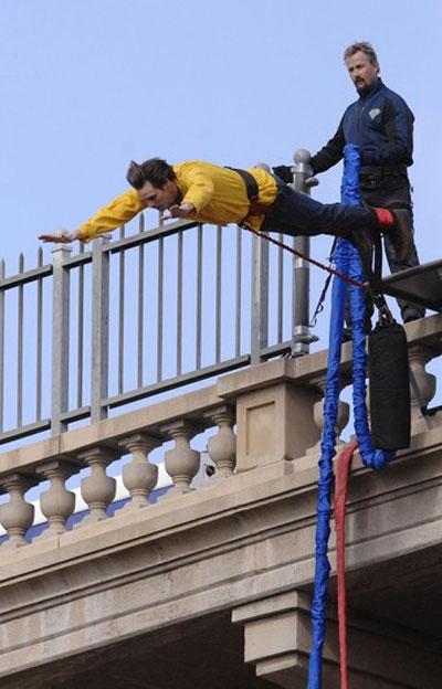 Джим Керри сиганул с «моста самоубийц»