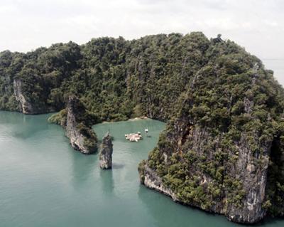 Первый в мире плавающий кинотеатр построили в Таиланде
