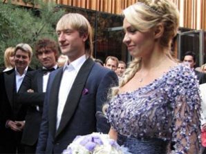 Рудковская и Плющенко сыграли свадьбу на Рублевке