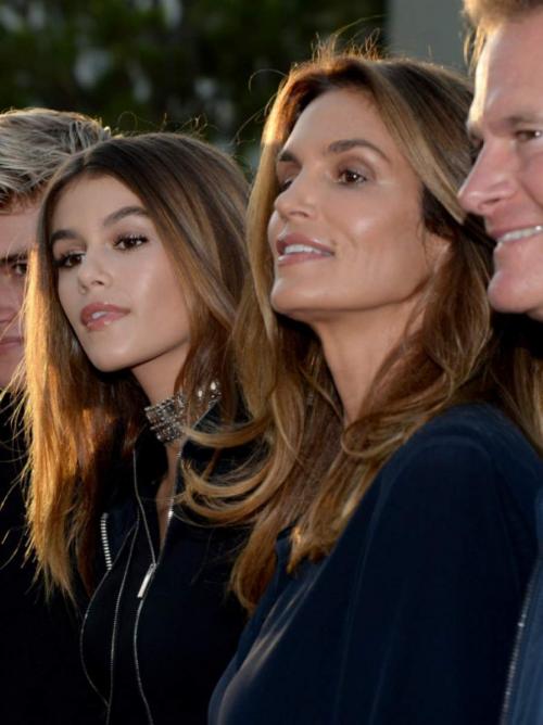 Как две капли: дети звезд, "скопировавшие" своих родителей