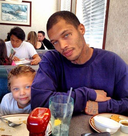 Как две капли: дети звезд, "скопировавшие" своих родителей