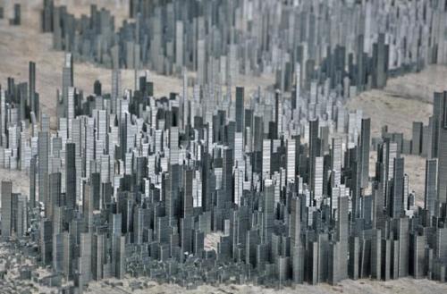 Художник выстроил небоскребы… из скрепок