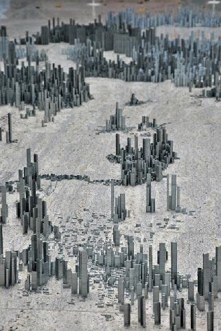 Художник выстроил небоскребы… из скрепок