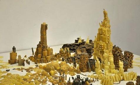 Художник выстроил небоскребы… из скрепок