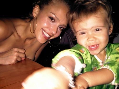 Частные фото звезды: мир глазами Джессики Альбы