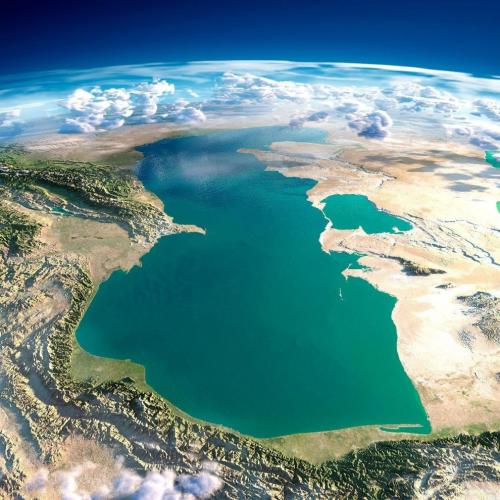 Его медленное формирование началось около 13 млн лет назад, когда образовавшиеся Альпы отделили Сарматское море от Средиземного. Человек жил на берегах Каспия уже 75 тысяч лет назад.