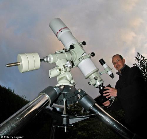 Atlantis и Hubble засняли на фоне Солнца