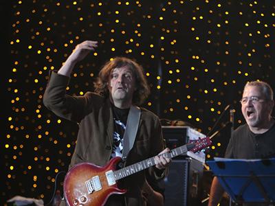 «Серебряный Дождь» удивил своих гостей курицей и Эмиром Кустурицей