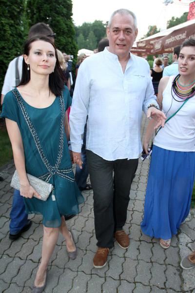 «Серебряный Дождь» удивил своих гостей курицей и Эмиром Кустурицей