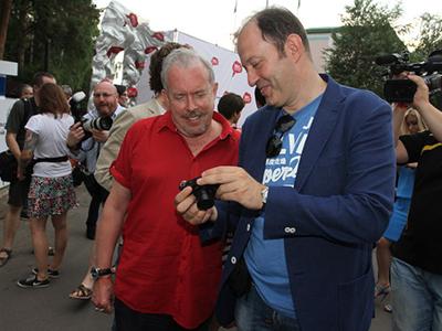 «Серебряный Дождь» удивил своих гостей курицей и Эмиром Кустурицей