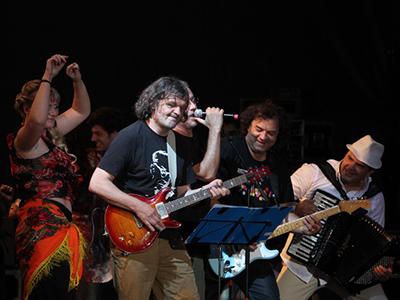 «Серебряный Дождь» удивил своих гостей курицей и Эмиром Кустурицей